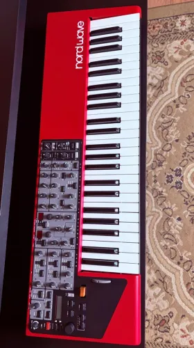 Teclado Nord Wave