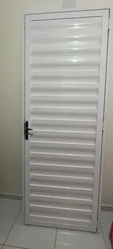 Porta em alumínio
