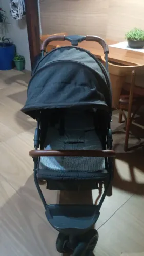 Carrinho de bebê com proteção UV 50