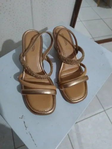 Scarpin e sandália usados