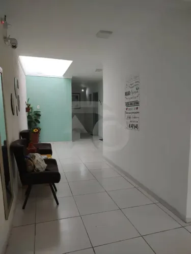 Prédio Comercial à Venda no Bairro 18 do Forte com Galpão e 4 Kitnets