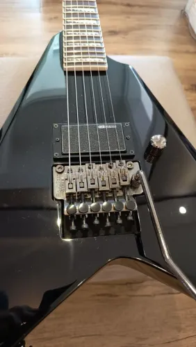 Guitarra LTD Alexi 200