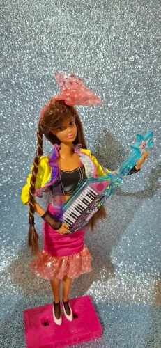 Barbie Rewind 80s edition. "Roqueira"
