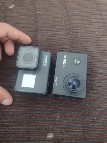 Duas câmeras Gopro 7 e átrio 
