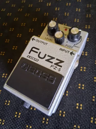 Fuzz FZ-5, pedal BOSS difícil de encontrar