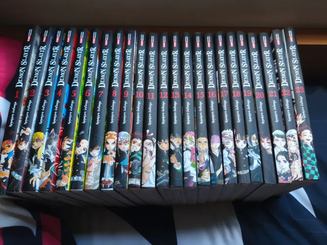 Coleção livros DEMON SLAYER 1 - 23, negócio preço