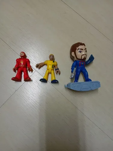 3 bonecos 7cm e 10cm