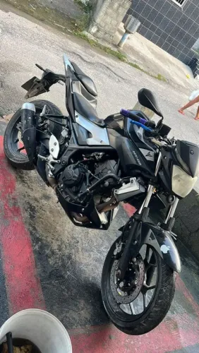 Moto mt 03