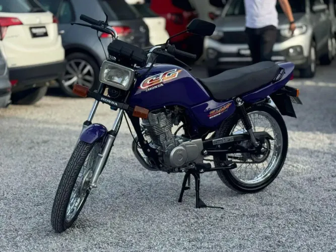 Titan 99 bem conservada 