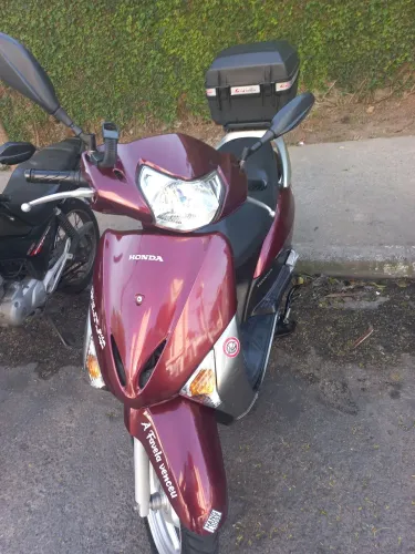 Moto lead 2012