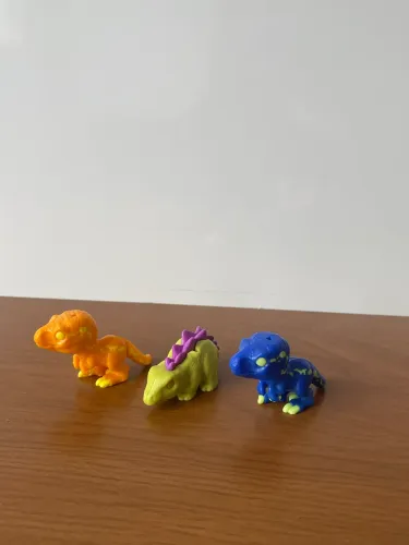 coleção kinder joy jurassic world