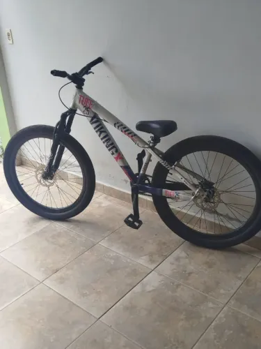 Vikingx Redbull Tuff 25 (barato pra vender logo)