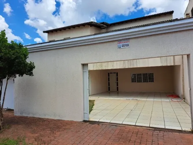 4 quartos 4 banheiros Casa