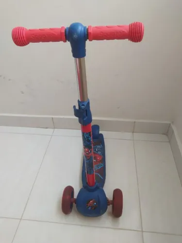 Patinete Homem Aranha - 03 Rodas que Acende Luz