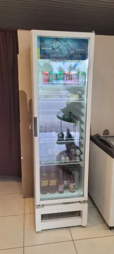 Vendo geladeira vitrine 324L da Metalfrio.