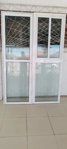 Esquadria / Porta de Alumínio Branco com Vidro - 1,38 x 2,10 (Excelente estado)