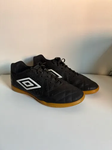 Chuteira Futsal - Umbro Neo Striker