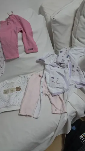 lote de 23 roupas infantis e bebê de marcas pix dinheiro