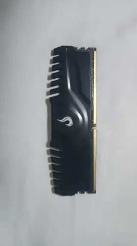 Memória RAM Rise Mode Z 8GB DDR4 3200MHz CL19 - Nunca Usada