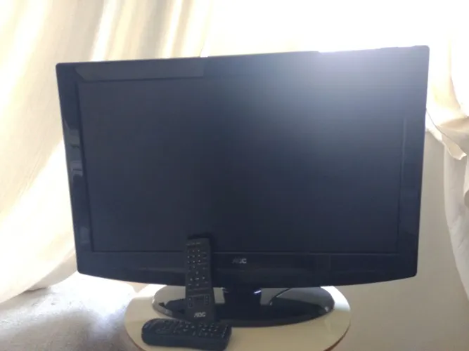 Tv AOC antiga funcionando perfeitamente