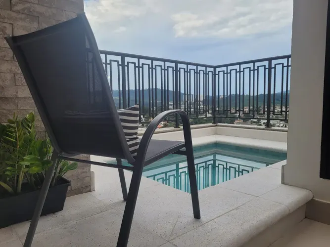 Duplex para venda com 171 metros quadrados com 3 quartos em Sítio Tamboré Alphaville - Bar