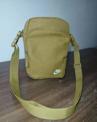 Nike Hetirage Crossbody Bag (original) - cor ouro musgo