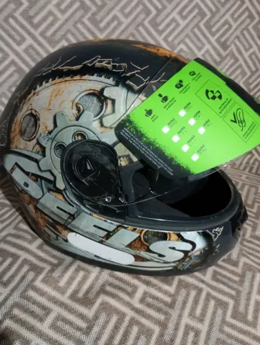 Capacete peles