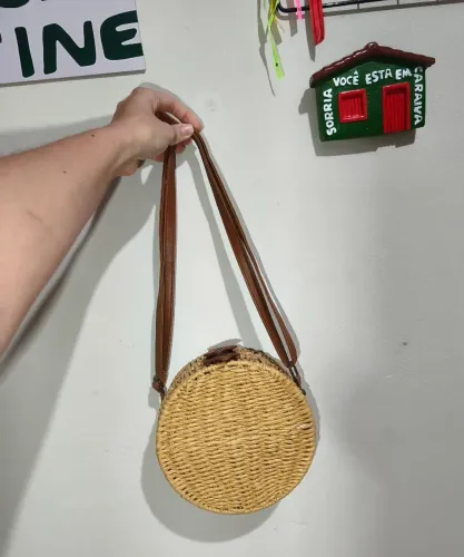 Bolsa redonda de palha