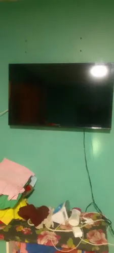 Televisão semi nova 