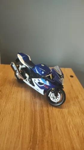 Miniatura Moto Suzuki Gsx-r1000 - Maisto - Escala 1:18