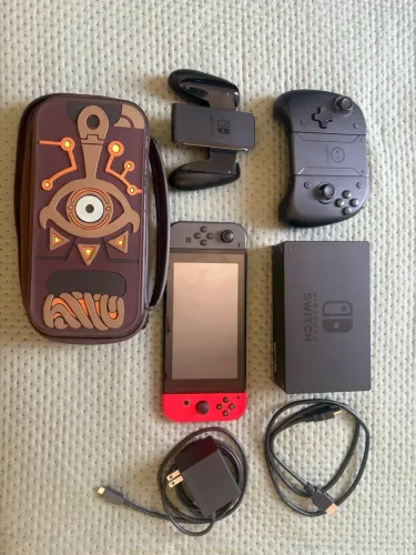 Nintendo switch V1 desbloqueado, completo com 2 pares de joycons, todos acessórios e case