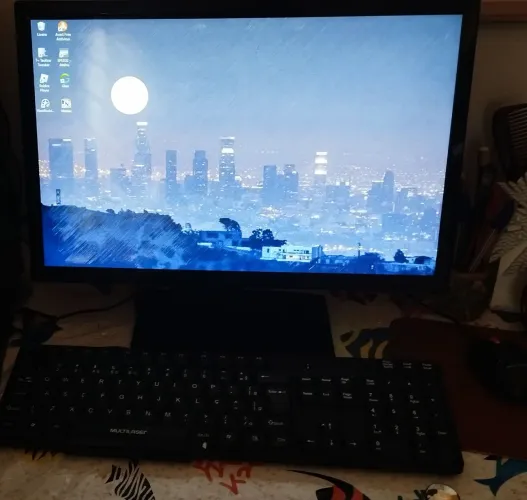 Vendo monitor + teclado e mouse + mousepad + adaptador wifi!