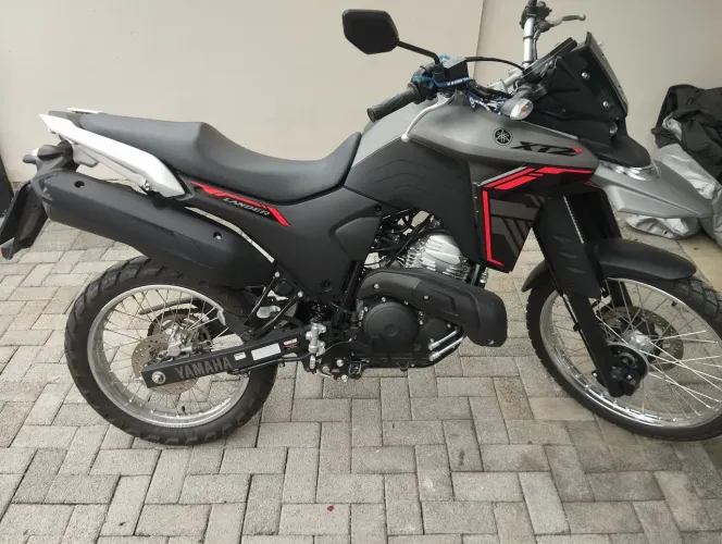 XTZ Lander 250 - nova sem detalhes