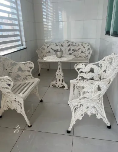 Conjunto de cadeiras de ferro fundido