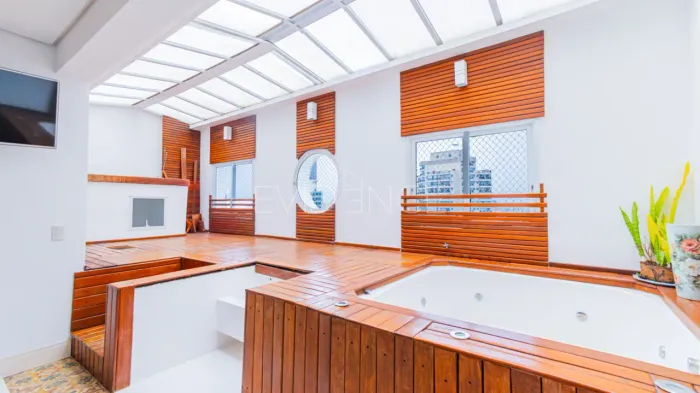 Cobertura à venda no Jardim Anália Franco com 212 metros, 3 suítes e Jacuzzi