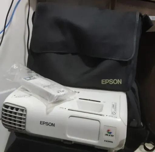 Projetor Epson Powerlite S27 2700lm Branco Lampada Nova 170 horas de uso