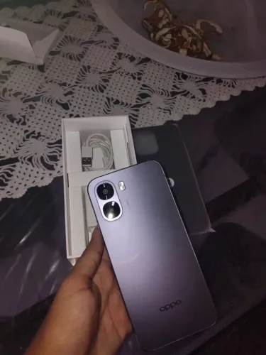 Vendo celular praticamente novo três meses de uso 128g