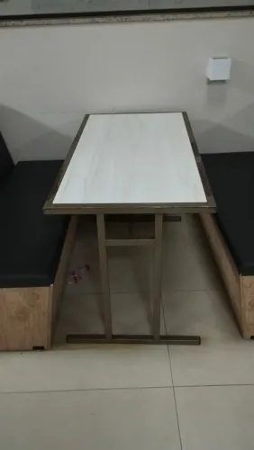 mesa de metal 