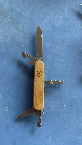 Canivete Victorinox - cabo de madeira