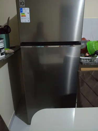 Vendo mesa e geladeira nova 