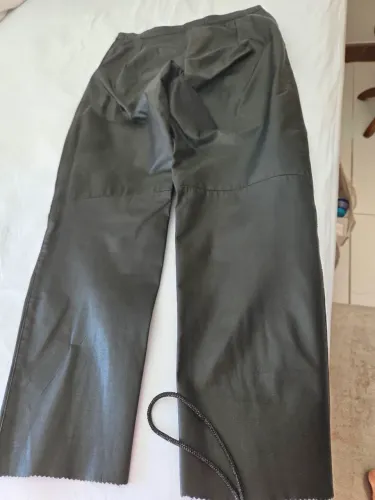 Calça de couro