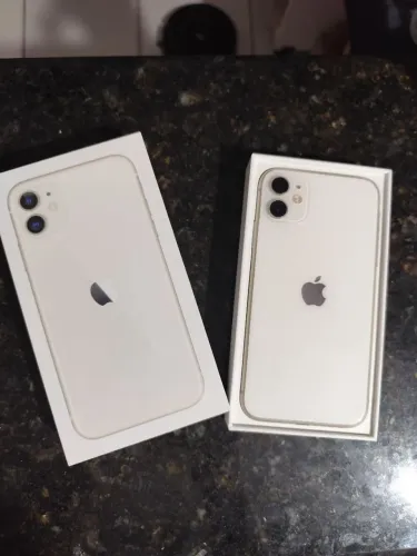 Celular iPhone 11 64 g 