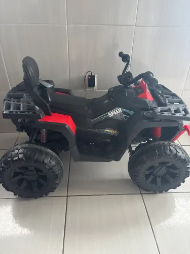 Quadriciclos infantil elétrico