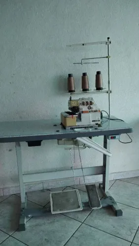 Tou vendendo máquina de costura 