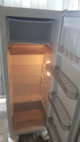 Geladeira esmaltec de 1 porta gelando normalmente