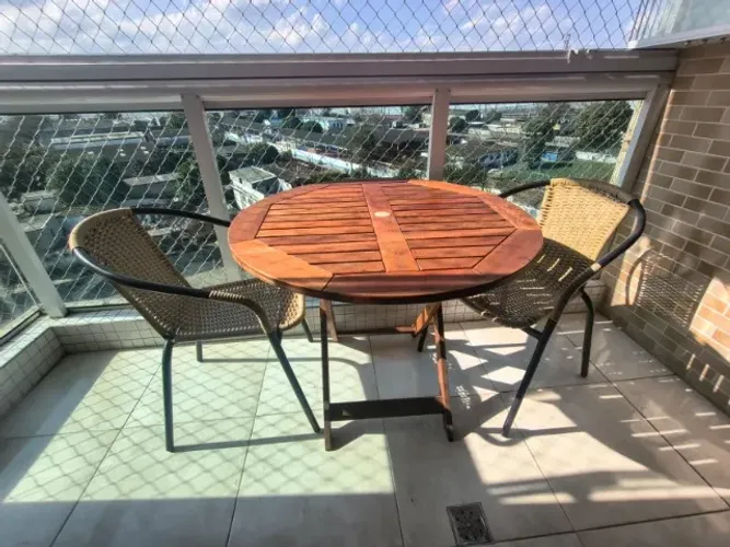 MESA REDONDA MADEIRA PARA JARDIM / VARANDA COM DUAS CADEIRAS