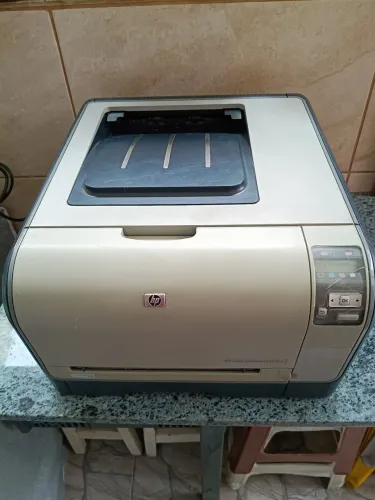 Vendo Impressora HP Color LaserJet CP1515n, ideal para transfer, funcionando. Leia.