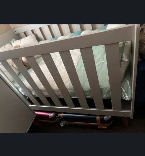 Berço infantil que vira cama 