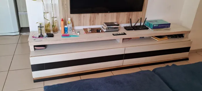 Vendo rack em madeira maciça 