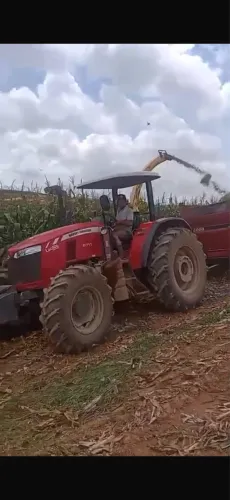 Trator Massey Ferguson 6711